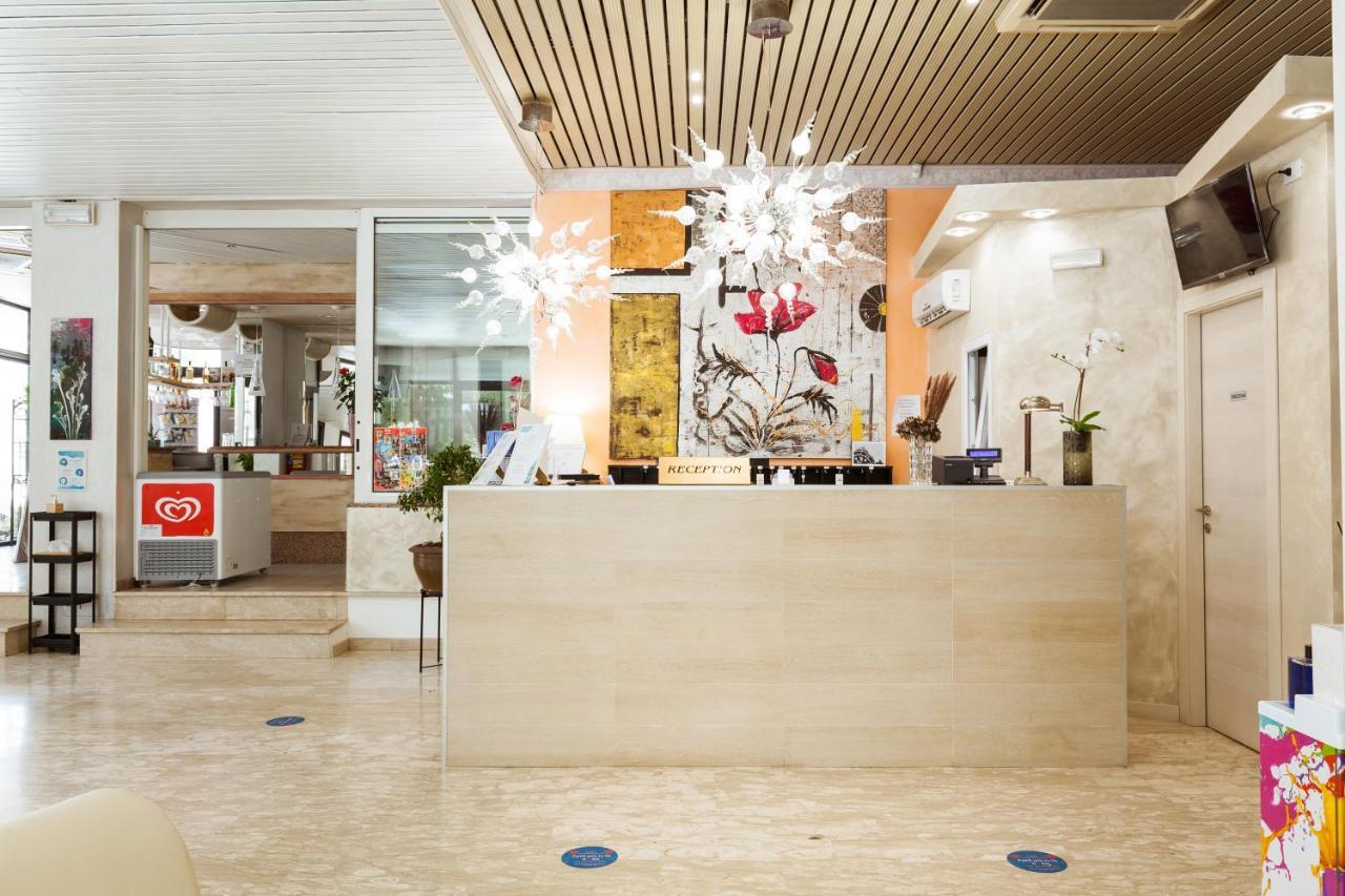 Hotel Al Nuovo Porto ベラーリア・イジェア・マリーナ エクステリア 写真